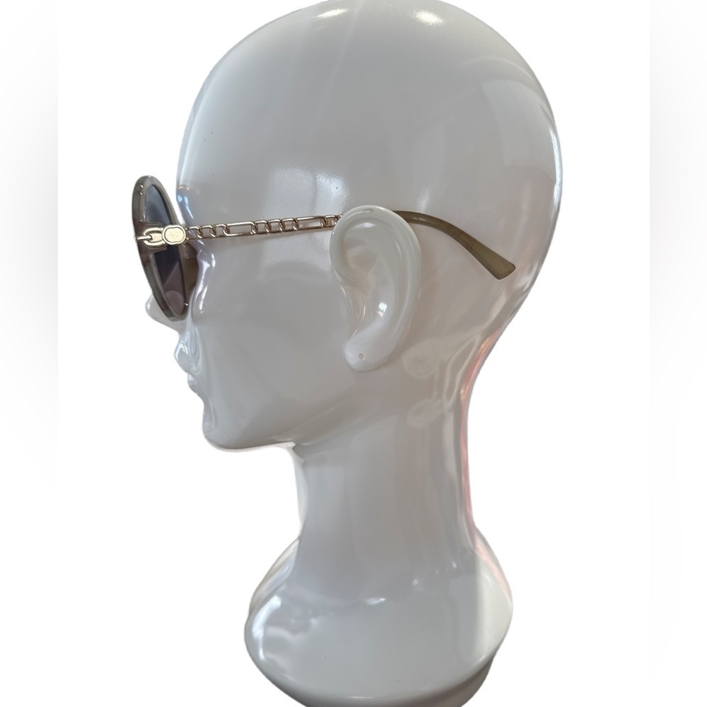 ROUND FRAME OVERSIZED SUNGLASSES WITH GOLD ON ARMS OF GLASSES 

0112 - Picture 3 of 6